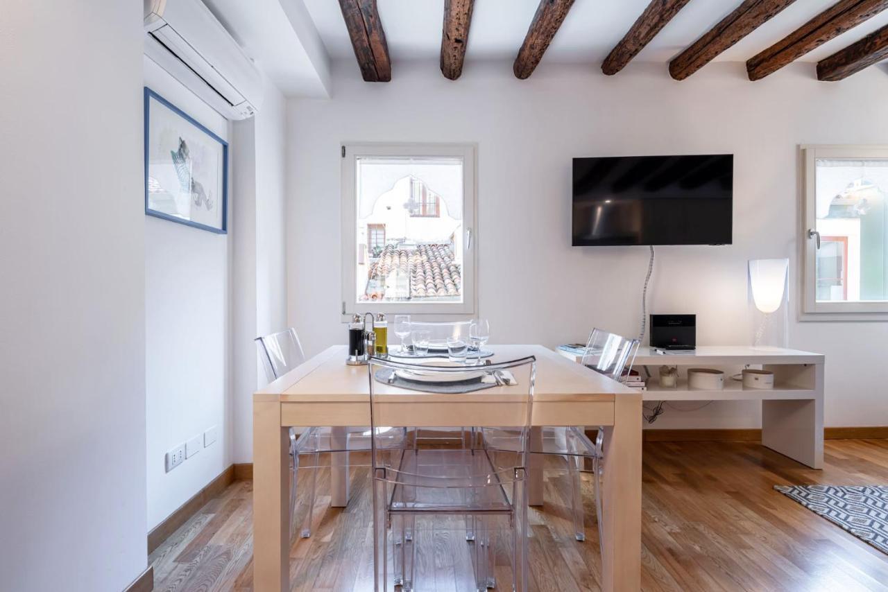 Ca' Laura - San Marco Canal View Apartment Venice